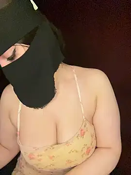 Snapshot of RooVaaN-Xx chatting on February 13, 12:39 am RooVaaN-Xx online show from February 13, 12:39 am