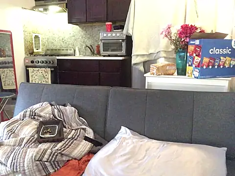 Snapshot of littyleesh1 chatting on February 28, 7:48 pm littyleesh1 online show from February 28, 7:48 pm