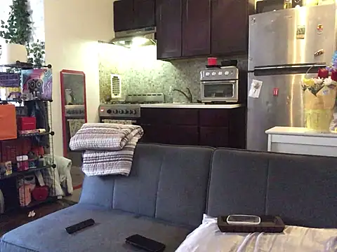 littyleesh1 online show from April 11, 7:18 pm