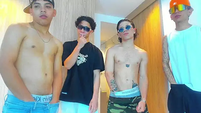 Snapshot of Latin_White_Boys chatting on September 14, 5:06 am Latin White Boys online show from September 14, 5:06 am