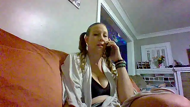 Snapshot of chickandherdick chatting on October 26, 5:02 am chickandherdick online show from October 26, 5:02 am