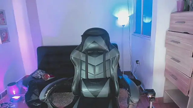 Nikkita Dragon online show from November 19, 2:11 am