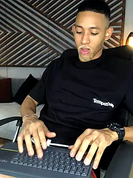 B Wild online show from October 17, 4:15 am