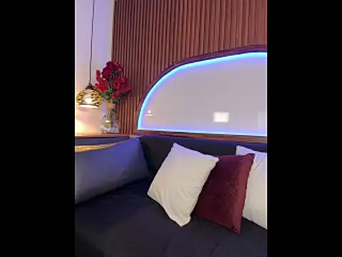 B Wild online show from March 13, 3:57 am