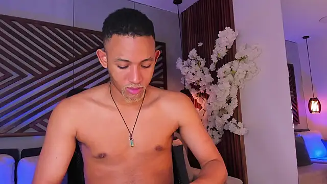 B Wild online show from March 31, 4:02 am