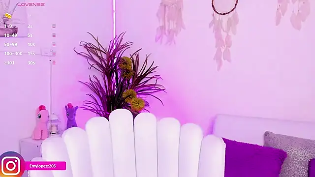 Emylopezz online show from November 29, 1:36 pm