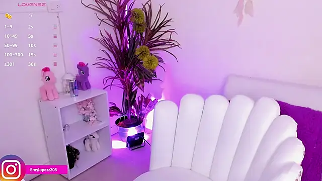 Emylopezz online show from November 30, 2:43 pm