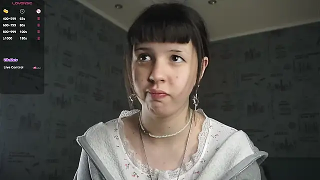 CrimsonLily online show from September 12, 7:25 pm