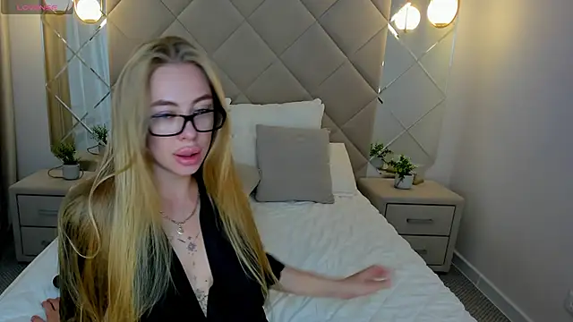 Melissa  White online show from September 25, 12:31 pm