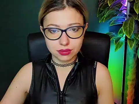 loveHeidi online show from December 4, 5:39 am