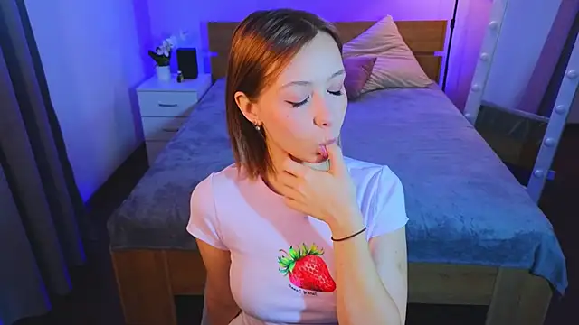 LumMina online show from December 3, 1:09 pm