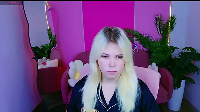 EmillyRogers online show from October 19, 5:19 am