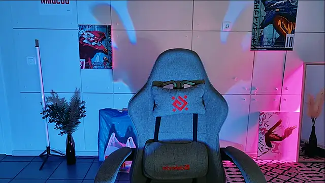 Yoka paradoXXX online show from April 7, 9:21 am