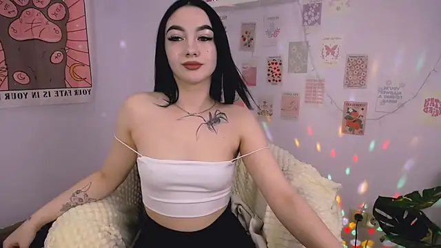 Snapshot of MonicaTess chatting on October 14, 3:29 am MonicaTess online show from October 14, 3:29 am
