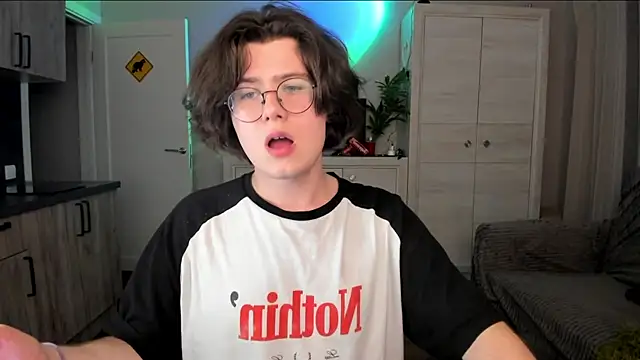 Derek Shameless online show from June 18, 7:40 pm