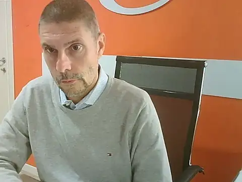 Snapshot of max79ve31 chatting on October 8, 11:52 am max79ve31 online show from October 8, 11:52 am