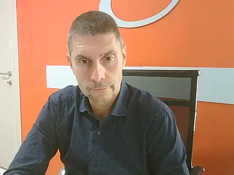 Snapshot of max79ve31 chatting on October 14, 11:44 am max79ve31 online show from October 14, 11:44 am