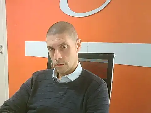 Snapshot of max79ve31 chatting on November 5, 1:11 pm max79ve31 online show from November 5, 1:11 pm