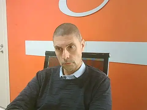 Snapshot of max79ve31 chatting on November 6, 11:33 am max79ve31 online show from November 6, 11:33 am