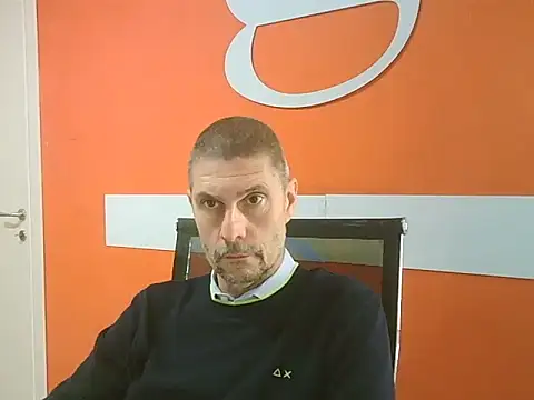 Snapshot of max79ve31 chatting on November 14, 1:21 pm max79ve31 online show from November 14, 1:21 pm