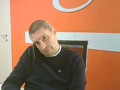 Snapshot of max79ve31 chatting on November 17, 11:38 am max79ve31 online show from November 17, 11:38 am