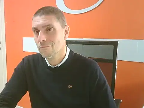 Snapshot of max79ve31 chatting on November 18, 2:32 pm max79ve31 online show from November 18, 2:32 pm