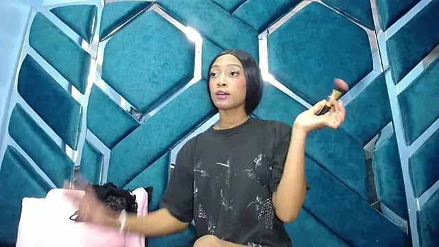 Lea Sweetly online show from October 18, 1:01 pm