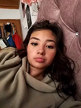 Emily Caprile online show from November 15, 9:21 pm