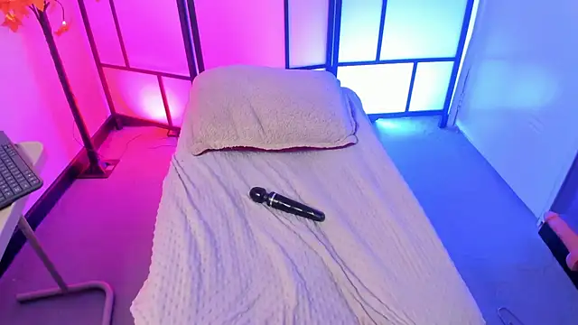 Violet-smith1 online show from September 24, 3:04 pm