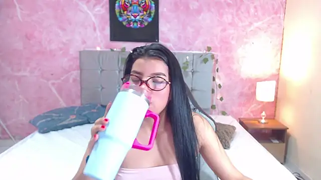 WHANDA CARVAJAL online show from September 25, 1:59 pm
