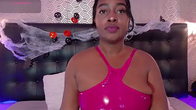 Snapshot of NaiaraMasson_ chatting on October 18, 12:06 pm NaiaraMasson online show from October 18, 12:06 pm