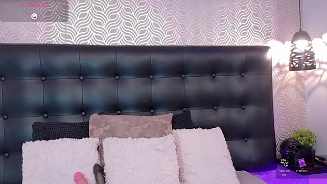 Snapshot of NaiaraMasson_ chatting on November 5, 12:16 pm NaiaraMasson online show from November 5, 12:16 pm