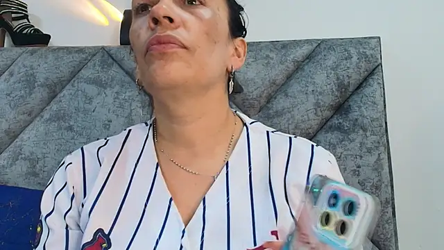 Shantey Laurent online show from November 22, 1:32 pm