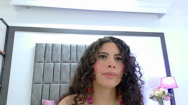 Skyler Fox  online show from May 30, 8:06 pm