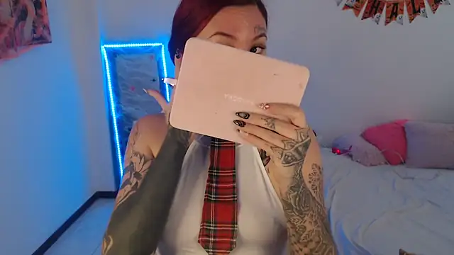 Maddy Vicius19 online show from October 20, 8:20 pm