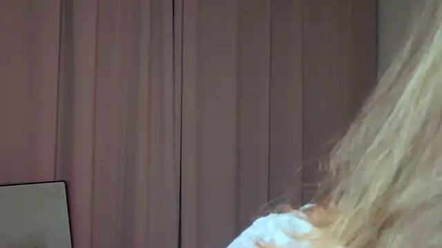 LoveSeekins online show from April 8, 7:14 pm