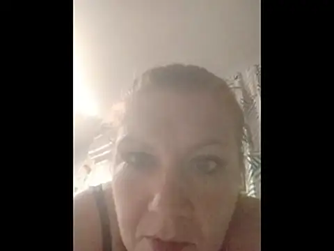 Snapshot of nakedgarbageperson chatting on October 29, 11:45 am nakedgarbageperson online show from October 29, 11:45 am