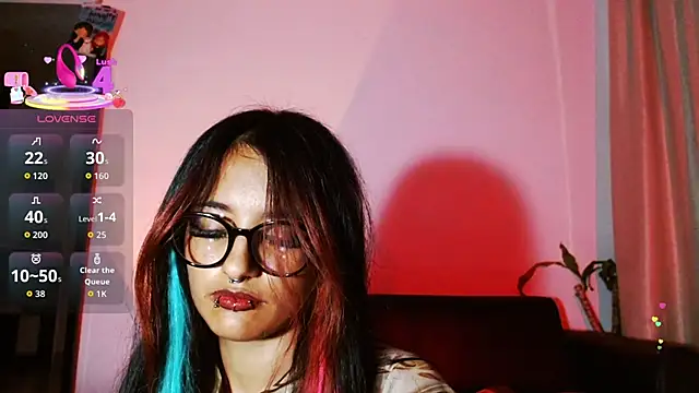 Snapshot of carolinerue chatting on October 17, 1:20 am carolinerue online show from October 17, 1:20 am