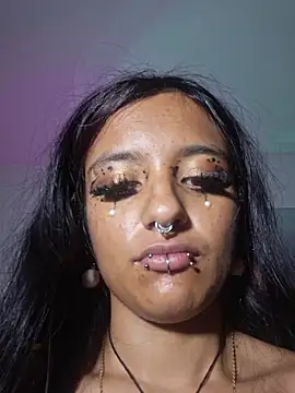 Snapshot of carolinerue chatting on November 5, 10:59 am carolinerue online show from November 5, 10:59 am