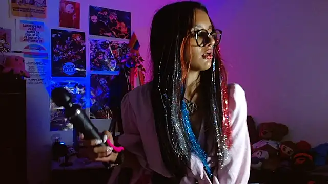 Snapshot of carolinerue chatting on November 23, 1:49 am carolinerue online show from November 23, 1:49 am