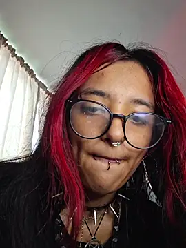 carolinerue online show from March 10, 9:20 pm