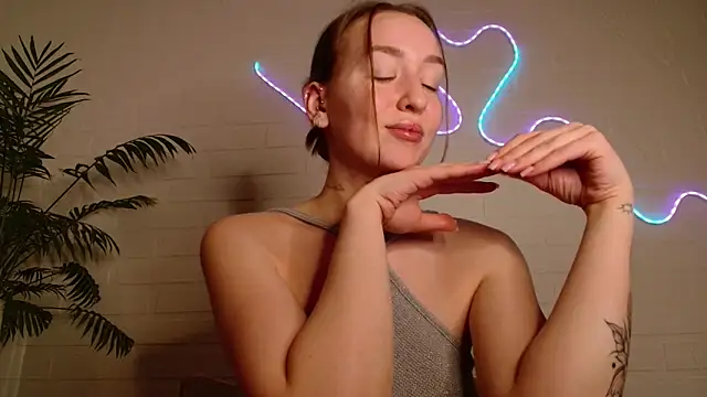 WhitePrincessLuna online show from February 1, 2:59 pm