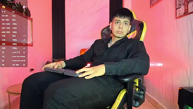 Snapshot of xKevyn chatting on October 17, 12:30 pm xKevyn online show from October 17, 12:30 pm