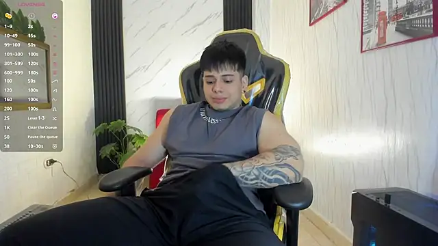 Snapshot of xKevyn chatting on November 13, 12:37 pm xKevyn online show from November 13, 12:37 pm