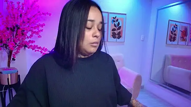 Black roseee online show from December 3, 3:47 am