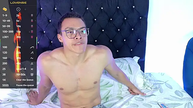 Snapshot of adriel_escalante chatting on July 14, 3:22 am adriel escalante online show from July 14, 3:22 am
