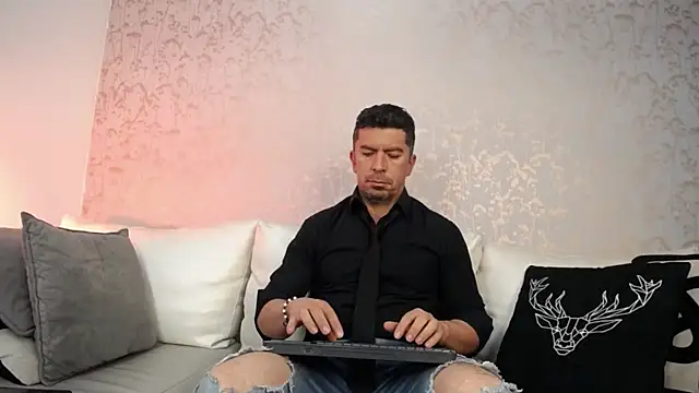 Snapshot of JuanKarloz_ chatting on September 9, 1:54 pm JuanKarloz online show from September 9, 1:54 pm