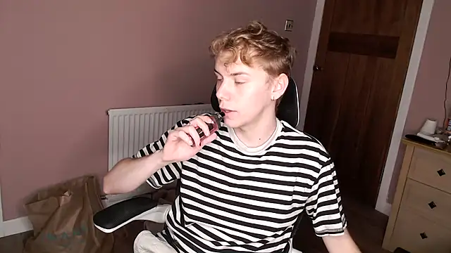 scottishtwink01 online show from September 19, 5:13 pm