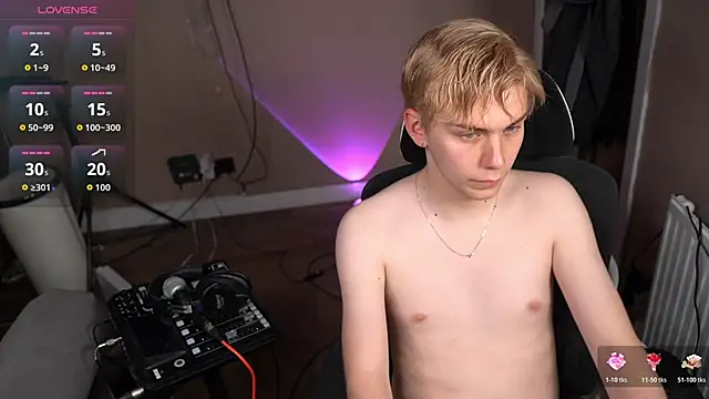 scottishtwink01 online show from July 14, 11:43 pm