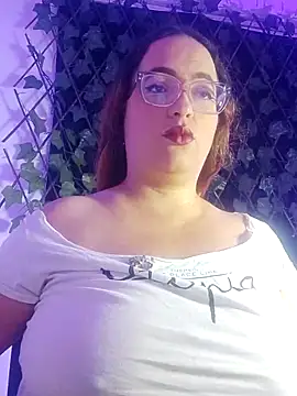 Snapshot of SussanMillerr_ chatting on September 18, 9:22 am SussanMillerr online show from September 18, 9:22 am